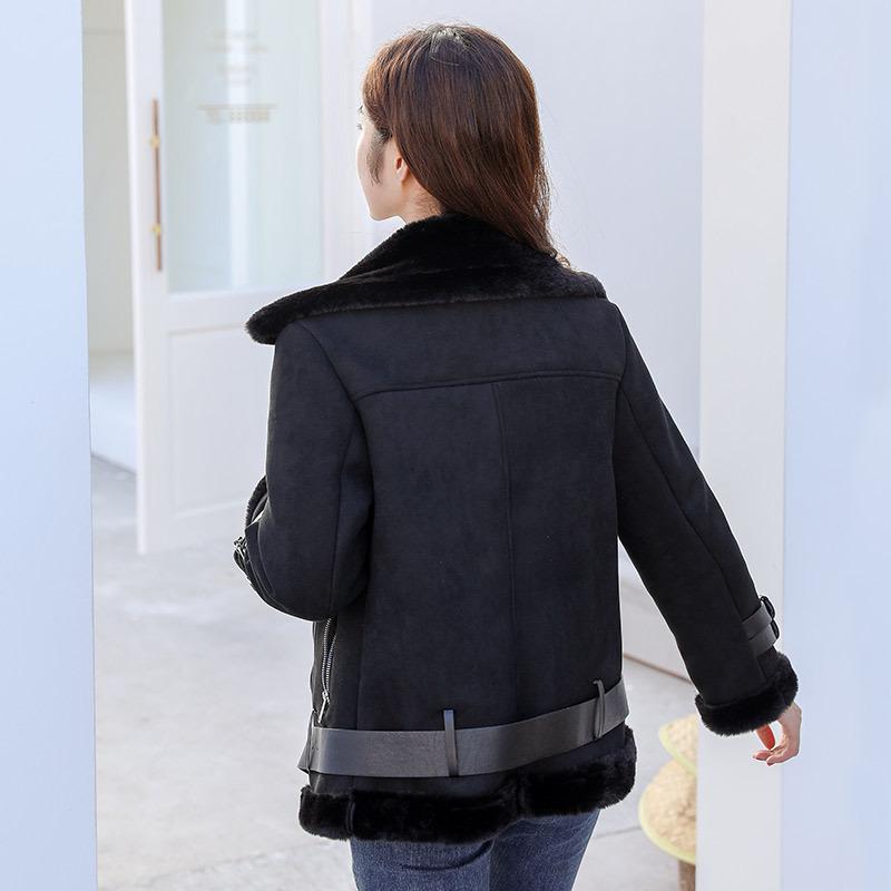 2024 Women's Autumn/Winter Lamb Sheepskin Fur Jacket - Short, Thickened, Petite