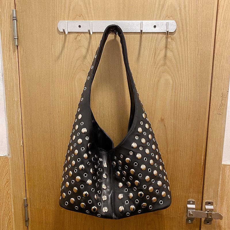 Large Capacity Bucket Fashion Rivet Casual