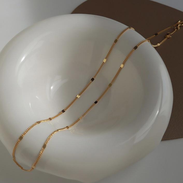 18K Gold-Plated S925 Sterling Silver Necklace for Women - Minimalist Layered Clavicle Chain with Sparkling Flakes, High-End Luxury Design.