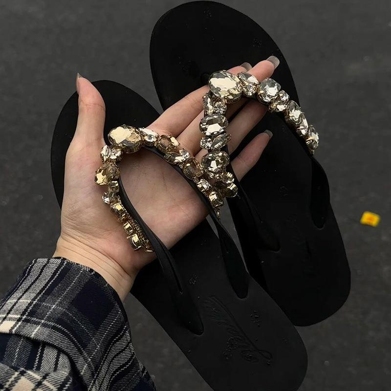 Rhinestone slippers for women in summer, beach shoes clips, cool slippers, and flip-flops for women