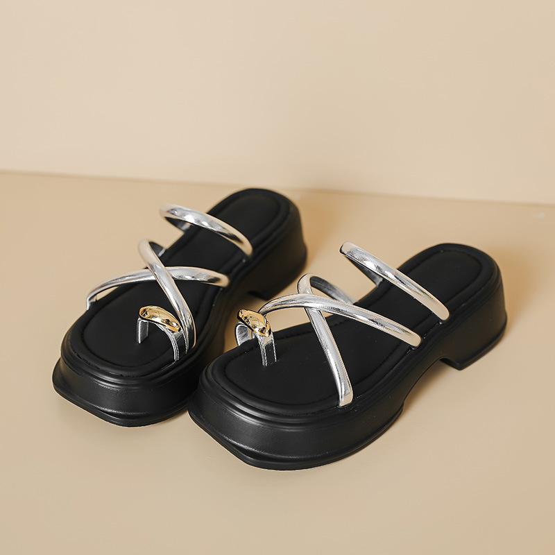 Silver high-end thick-soled cool slippers women's 2025 summer new fashion outer wear pinch flip-flops strap sandals