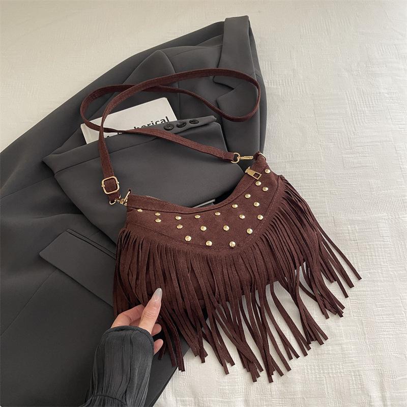 New new Maillard brown fringed bag autumn new bohemian retro versatile messenger dumpling bag