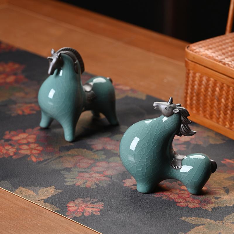 Keramické figurky koní pro štěstí do obývacího pokoje, předsíně, na stůl ve vinotéce, kancelářský stůl, koník zvěrokruhu