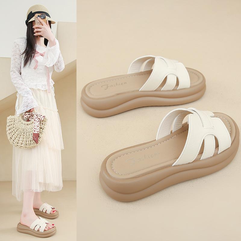 Retro French one-word slippers women's summer wear 2025 new heightening flat-bottomed seaside vacation sandals casual sandals