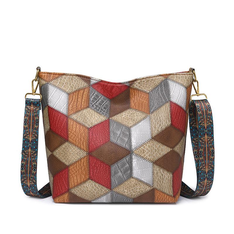 Мягкая кожаная большая сумка контрастного цвета с вышивкой — фото 13