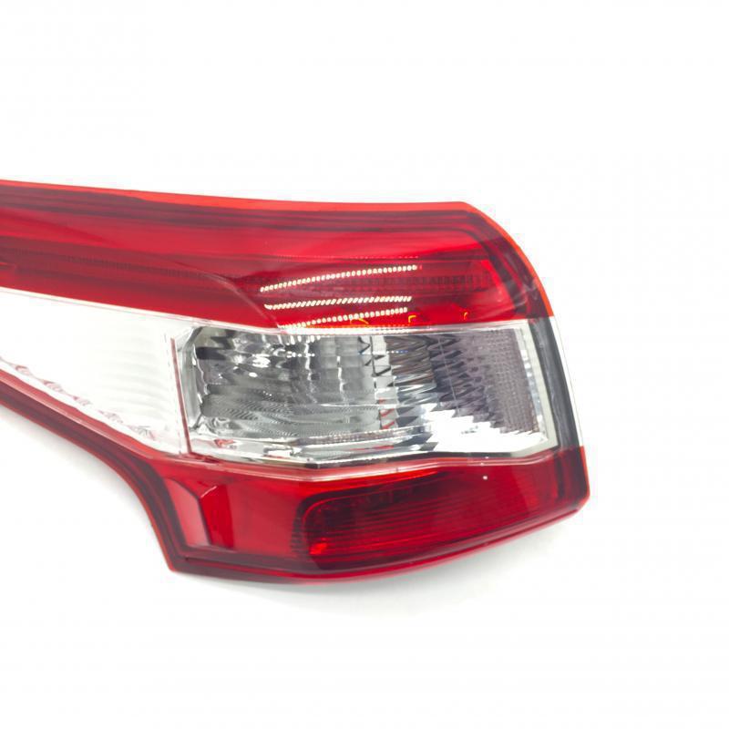 

Compatible with 16-18 Qashqai: Rear Tail Light and Brake Light Headlight Shell Lampshade Semi-Assembly. Driver s side, flat light (inner)