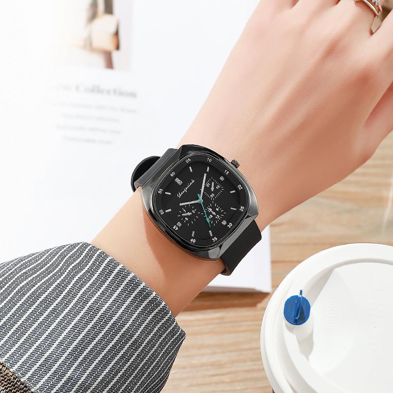Classic Ladies Quartz Watch With Diamond Accents And Silicone Strap For Casual Wear