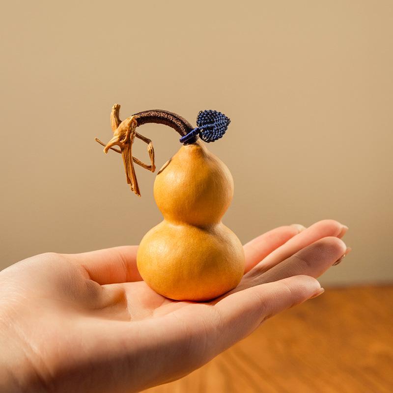Xianci Wenwan Natural Gourd Handpiece with Dragon Head and Base - Home Decoration