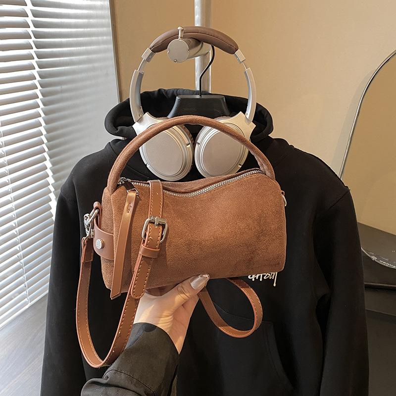 

Повседневная личность модная сумка-подушка осень и зима новая сумка 2025 тренд нишевая женская сумка через плечо коричневый