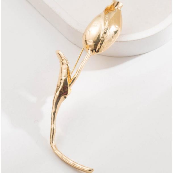 Glossy Metal Rose Brooch: European/American Autumn-Winter Style, Light Luxury Fashion Pin for Women