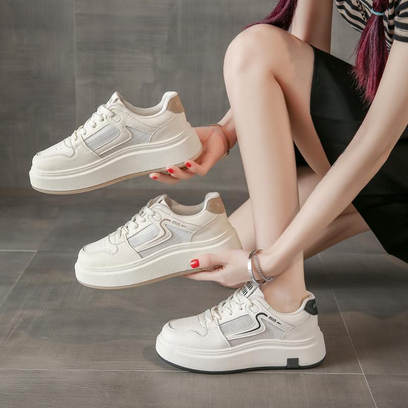 Dicke Sohle kleine weiße Schuhe Damen Sommer 2025 neu atmungsaktives Mesh rutschfest erhöhend Muffinboden Mesh-Schuhe Damen flache Grundplatten-Schuhe