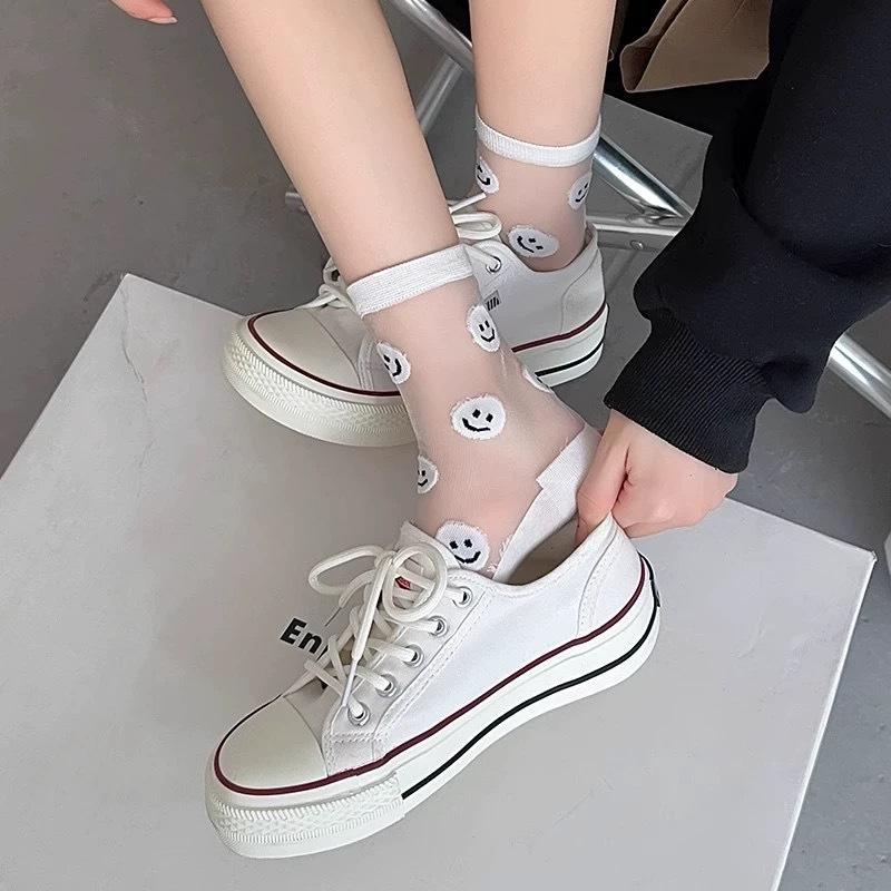 Chaussettes fines transparentes en fibre de verre pour le printemps et l'été, chaussettes mi-mollet pour femmes, souriantes, mignonnes et en coton respirant pour les pieds des étudiants