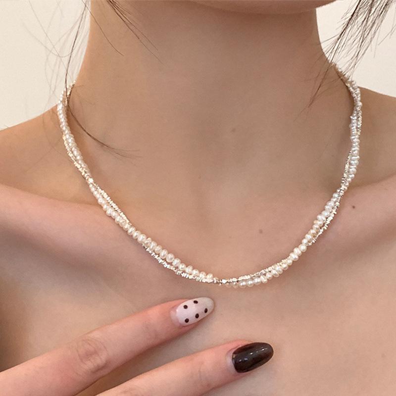 

Double-Layer Silver Pearl Clavicle Necklace - Retro, Versatile, and Elegant Design