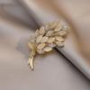 Elegant Pearl Brooch - High-End Minimalist Clothing Accessory