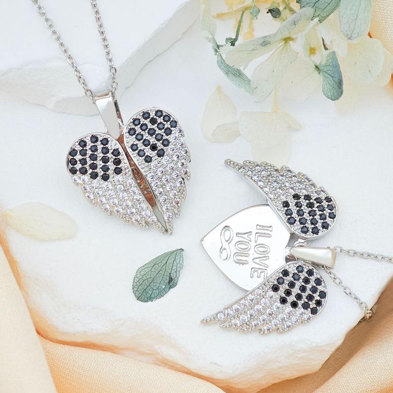 Heart-shaped Open and Closing Wings Creative Fashion Necklace for Women, Simple and Elegant Luxury Design with A Touch of Sophistication.