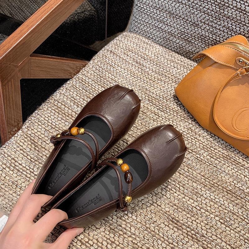 French Retro Light Mouth Beaded Mary Jane Single Shoes Women's 2025 New Comfortable and Lightweight One-pedal Ballet Shoes