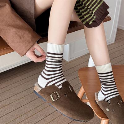 Herbst- und Winter-Mittelwaden-Socken für Damen, lässige gestreifte Socken im Schulstil, warme Socken, bequeme und weiche Frotteesocken
