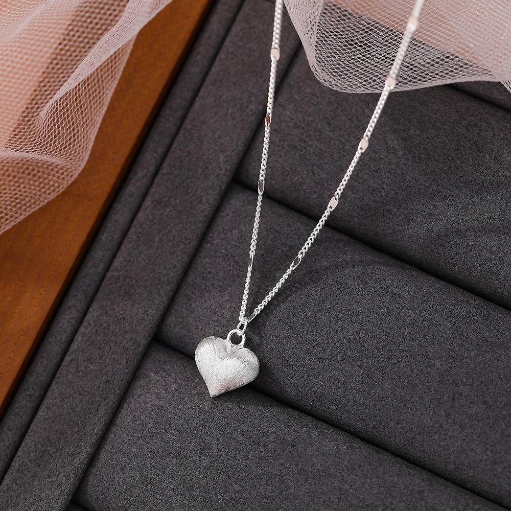 Brushed Love Heart Necklace for Women Light Luxury Niche Simple and Versatile Peach Heart Pendant Collarbone Chain Neck Chain