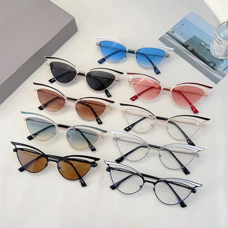 Vintage Cat Eye Glasses Women Fashion Hollowed Blue Light Blocking Eyewear Trendy Brand Design Decorative Eyeglasses