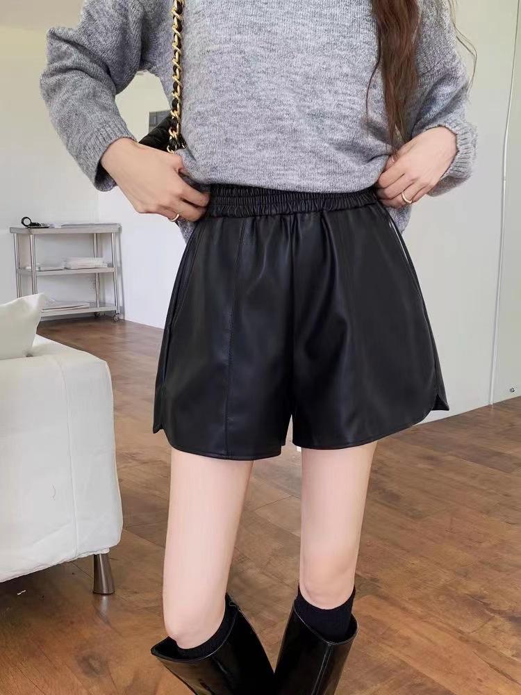 Kumikumi Design Women's PU Leather Wide-Leg Pants, High Waist, Elastic Waist, Autumn Style Slimming Shorts.