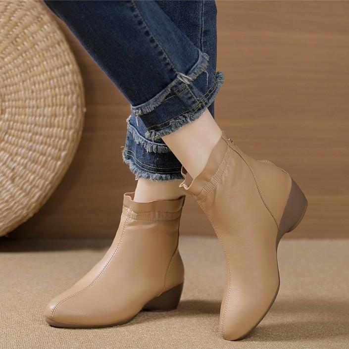 Retro slope heel soft bottom velvet warm short boots women's winter new rear zipper middle old mother short boots