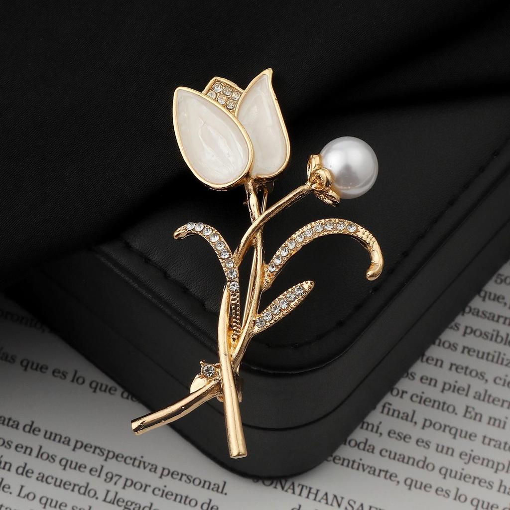Elegant Versatile Light Luxury Corsage Brooch with Niche Design - Anti-Exposure Pin