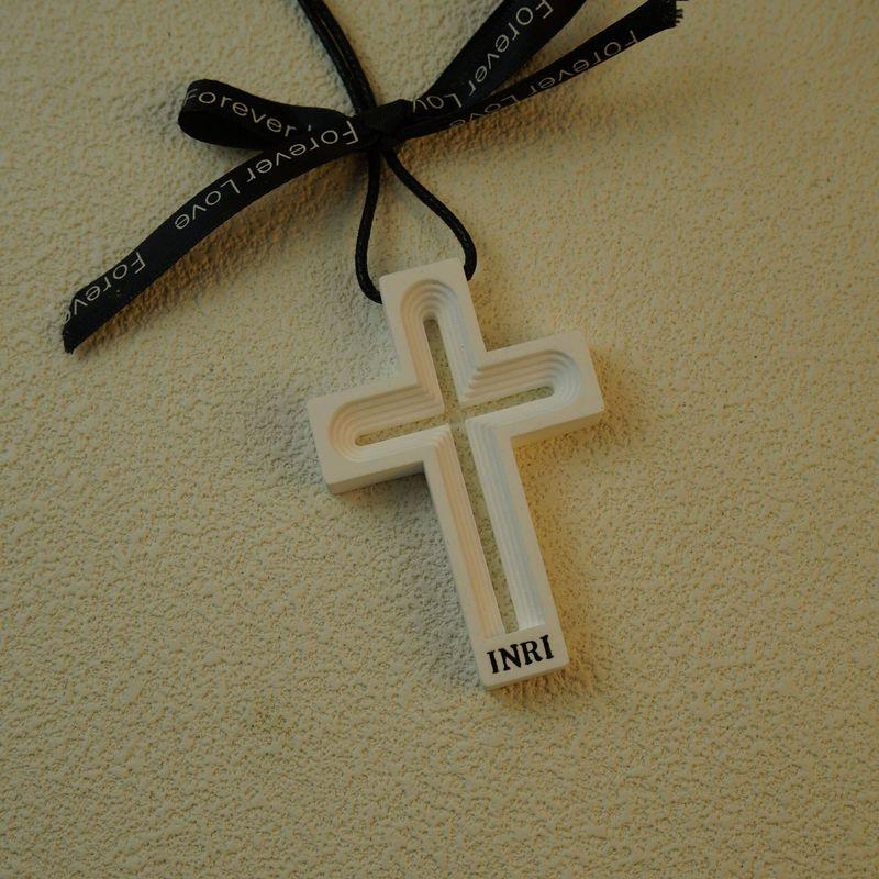 

New Practical Aroma Diffuser Stone Cross Car Hanging Ornament Wardrobe Fragrance Accessory for Men and Women New Car Interior Rearview Mirror Black letter