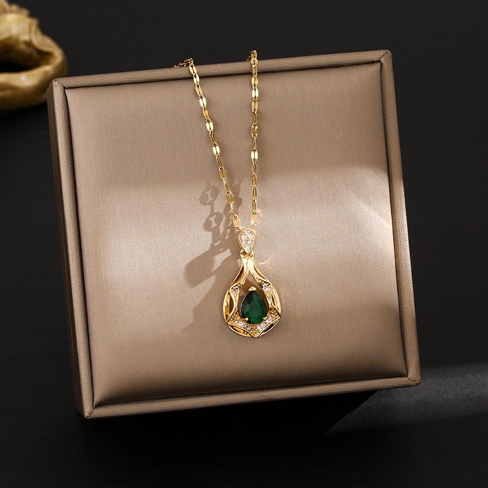 Elegante Pingente de Cabacinha com Fecho de Paz de Jade - Corrente para Clavícula em Aço Titânio no Estilo Chinês Retro