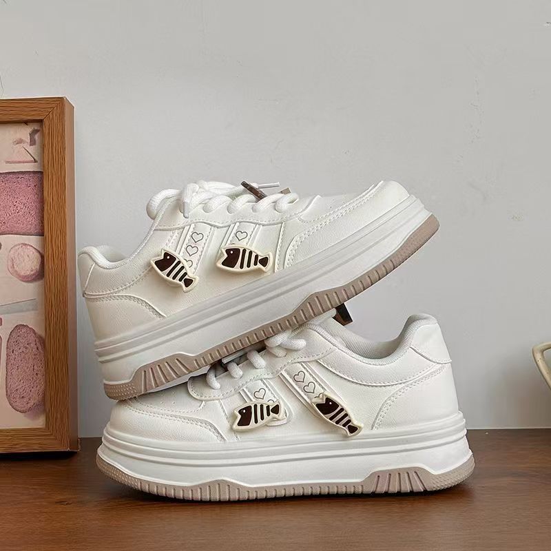Original explosive change niche bread shoes women's 2025 spring new thick-soled small fish versatile trend board shoes little white shoes women