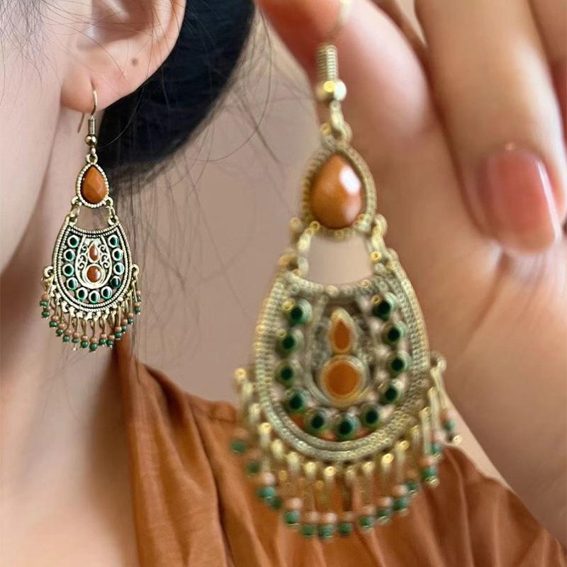Chinese style dripping oil, water dripping rice beads, fringed ear hooks, retro earrings, personalized creativity, high-end earrings, women