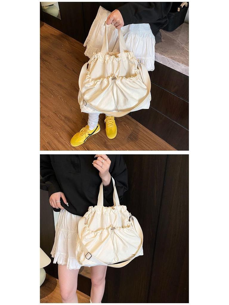 “Koreansk plisserad minimalistisk axelväska - Mångsidig & Chic” (2025)”