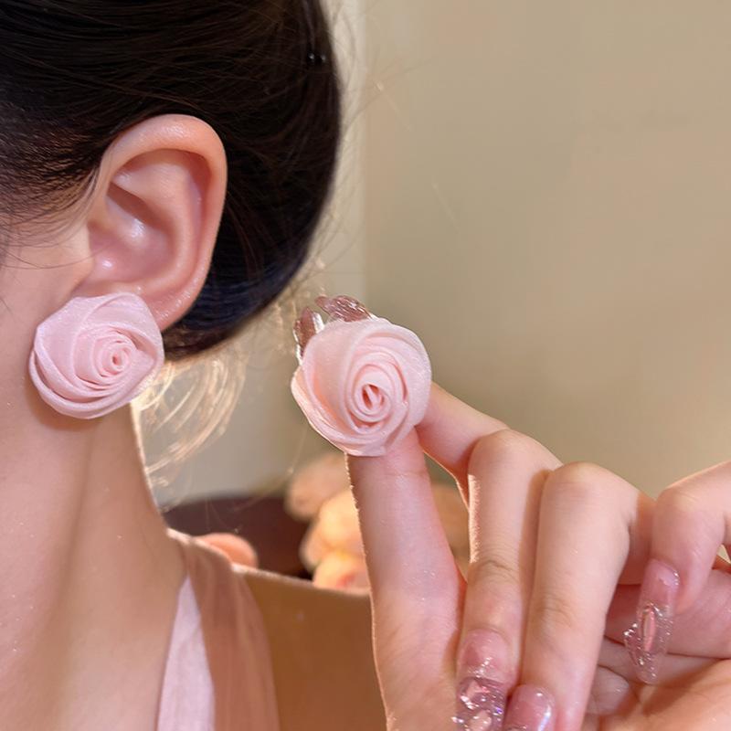 Super fairy rose flower earrings women's new holiday atmosphere versatile earrings fashion temperament earrings