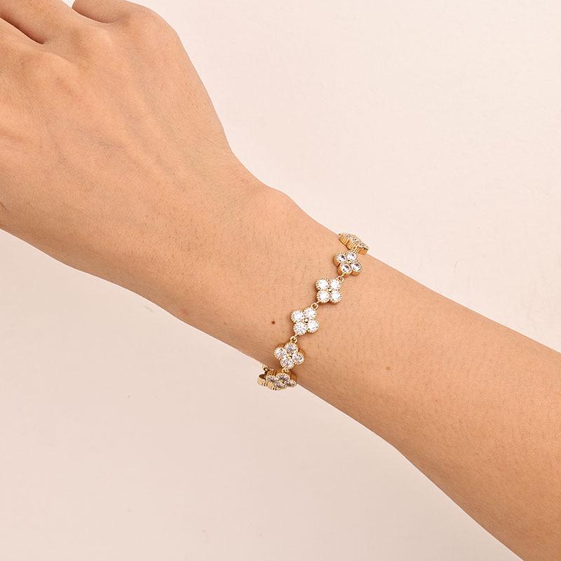 *Versa Sakura Zircon Clover Bracelet 16k Plated - Elegant, Durable Gemstone Jewelry*
