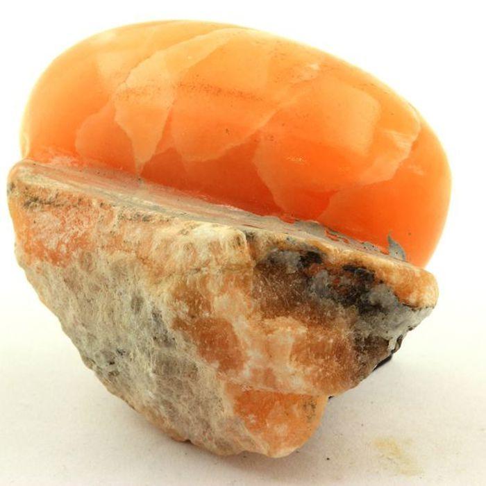 Pierres et Minéraux. Gypse. 393.0 ct. Gypsum mines, Mâlain, Dijon, Côte-d'Or, France.