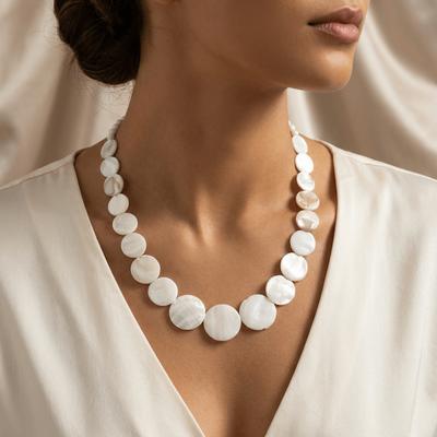 Großer Scheiben-Böhmischer Halskette Unregelmäßige Runde Weiße Choker Natürliche Muschel Anhänger Halskette Sommer