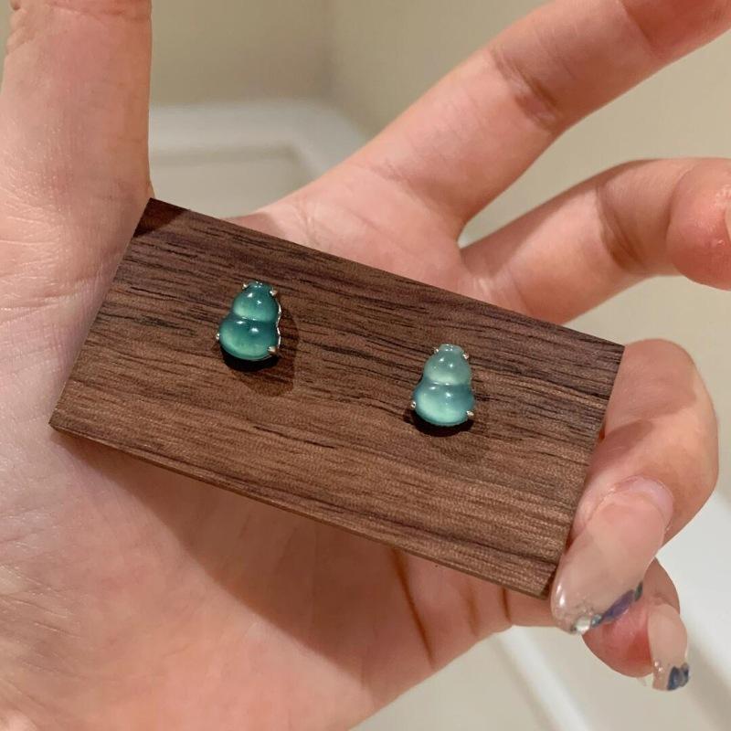 Fresh and natural high ice chalcedony green small gourd earings stud fashion and simple design suitable for daily Zircon gifts