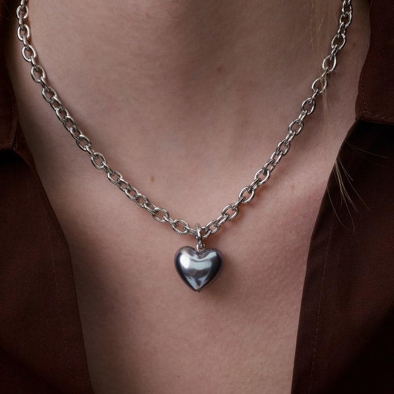 MONDAY EDITION Gray Heart-Shaped Pearl Necklace