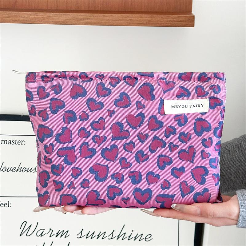 Heart Pattern Cosmetic Bag Portable Leopard Print Makeup Bag High-Capacity Makeup Bag Lightweight For Suitcase Travel Business