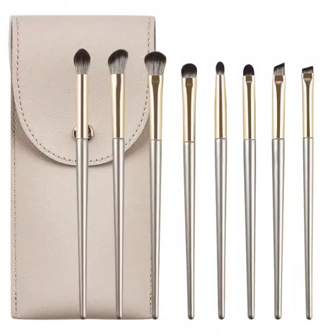 13-delers gull sminkekostsett: Myke sminkekoster for øyne og ansikt