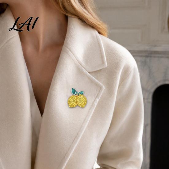 Fruit Design Jewelry Double Lemon Rhinestone Lapel Pin Yellow Brooch Pin for Women Men Alloy Badge Suit Jackets and Bags