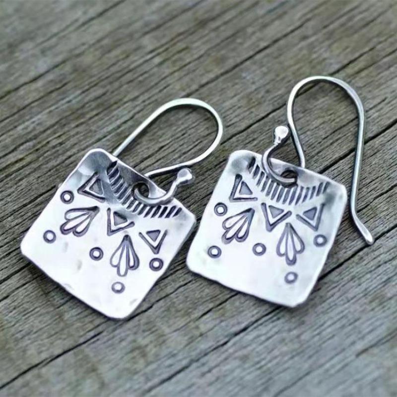 

Accessory Style Long Spiked Earrings Quiet Accessory