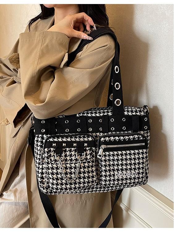 Autumn/Winter Fashion Rivet Shoulder Crossbody Bag for Women