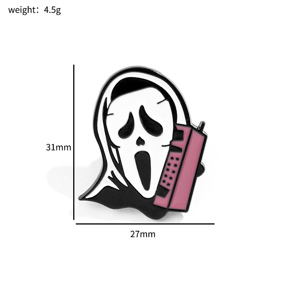 Creative personality, European and American film and television characters, surrounding metal badges, screaming and funny, Diablo brooch