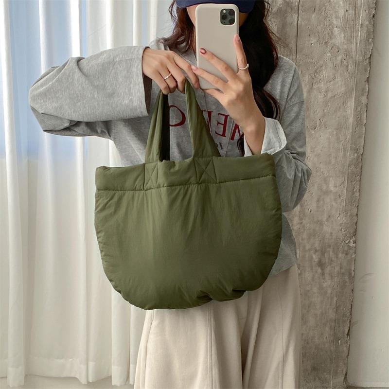 Autumn tote bag women's large-capacity fashion casual nylon handbag commuting to work lazy wind cloud bag