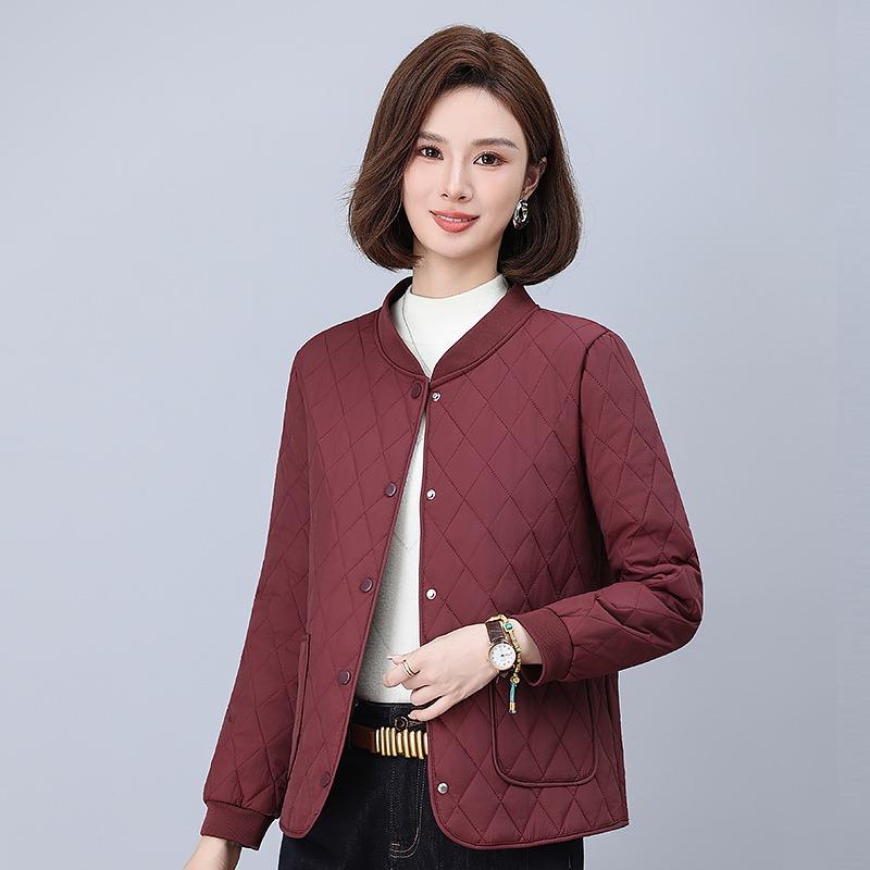 Rhombus padded cotton-padded clothes women's short models, new fashion middle-aged mother clothes, large pockets, warm cotton-padded jacket.