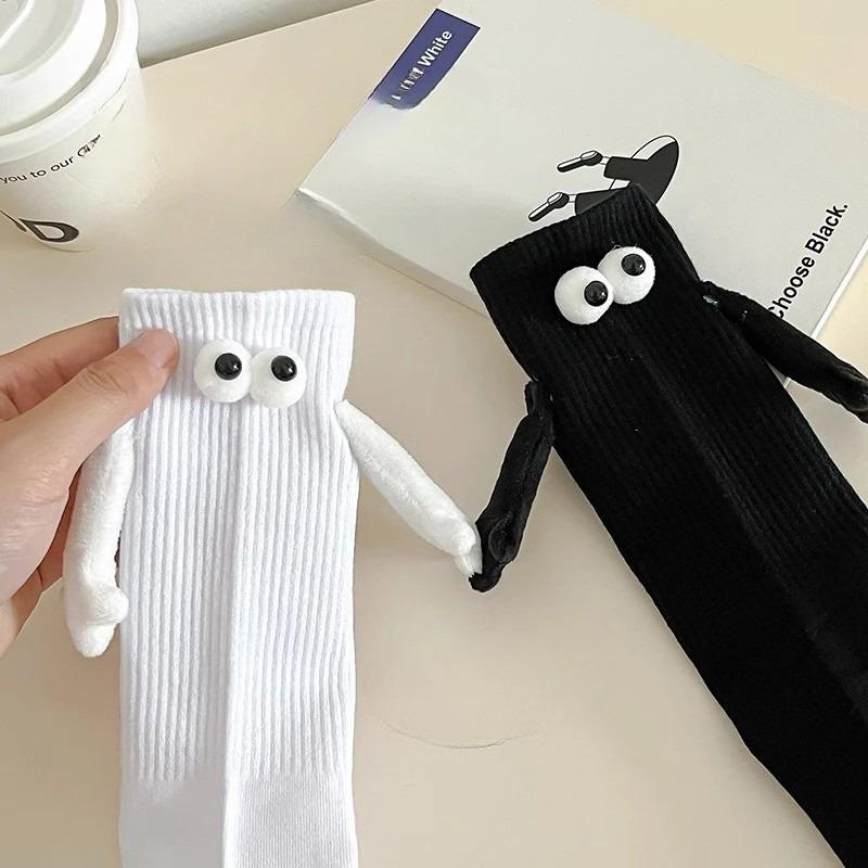 1 Pairs Creative Couple Socks Magnetic Socks with Eyes and Hands Mid Tube Sweat-absorbing Stockings Cartoon Lovers Friends Socks