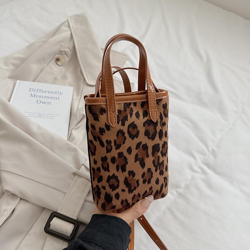 

Высококлассная нишевая и простая сумка кроссбоди с модным и стильным матовым ретро-образом цветной печати леопарда/коричневый