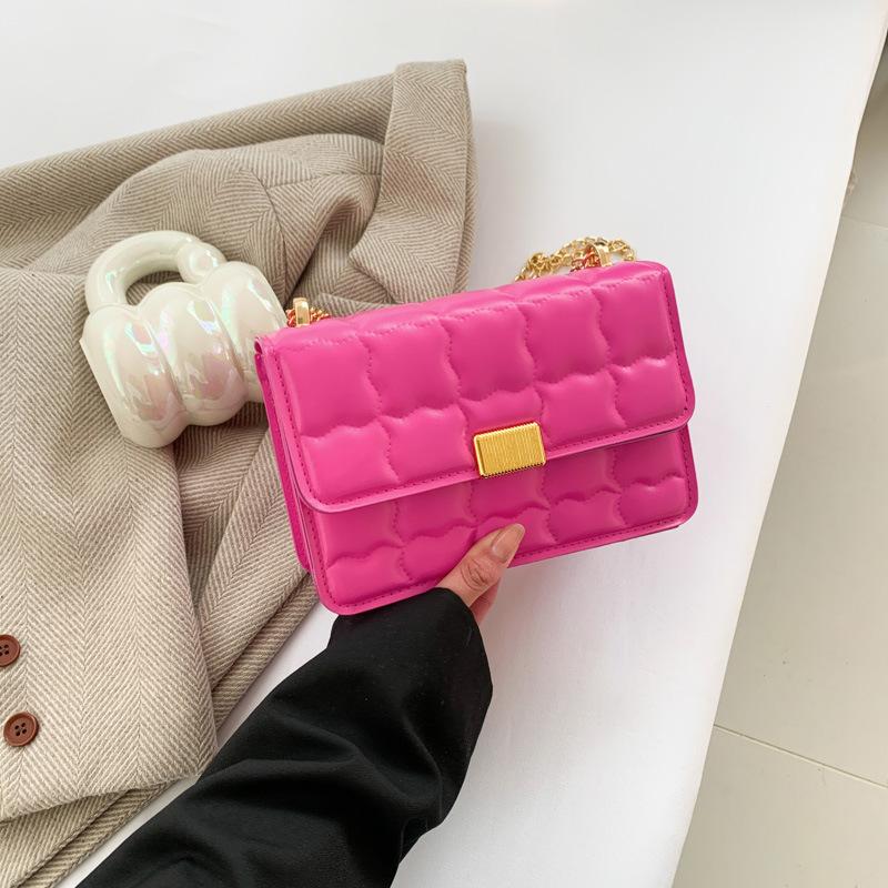 

Indented square solid color 2024 new fashion lock simple lock early spring chain crossbody shoulder small square bag рожевий