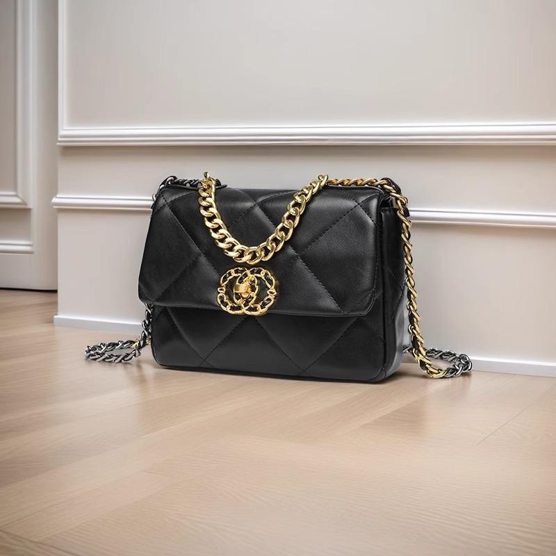 New Diamond Chain Bag, Premium Shoulder Messenger Handbag, Simple and Versatile Small Square Bag.