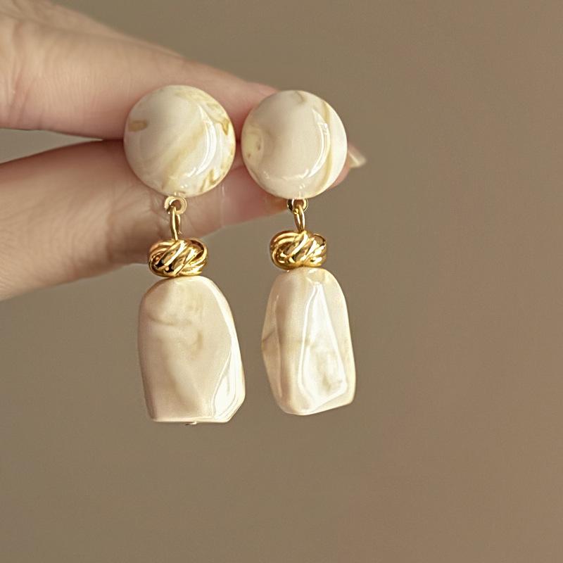 Silver needle French retro irregular geometric earrings simple high-end earrings fashionable new design earrings